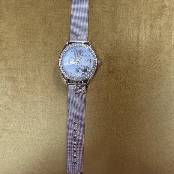 Disney Ladies Watch New W/O Tags - Picture 2 of 3